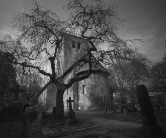 Gamle Aker kirke, pinhole image